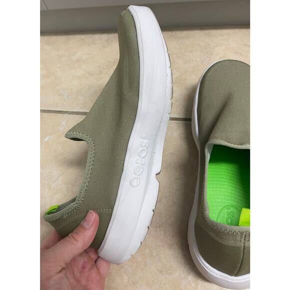 OOFOS Women's OOMG EEZEE Low shoe slip-on taupe canvas size 8 - Picture 7 of 8